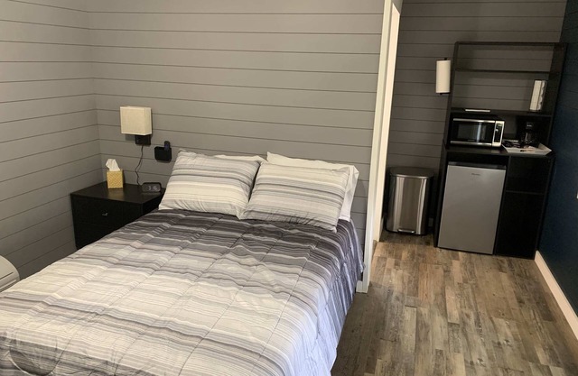 TeePee Room 4 - Newly Renovated