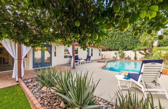 Tempe Lakes Retreat – Heated Pool, Spa, Pickleball, Gym + Near ASU Campus