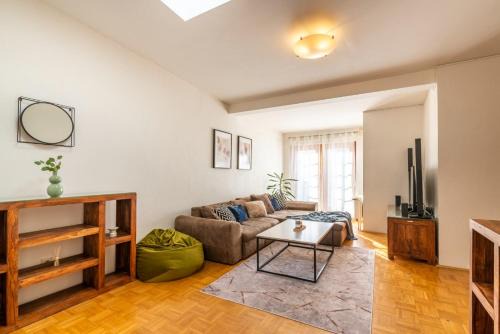 Templová - Old Town Large Apartment with Terrace