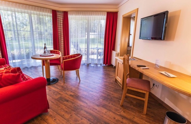 Terrasse-suite, Dusche und WC, HP, Kurz - Hotel Lindenhof