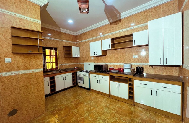 Terrific Budget Friendly 2-bed apartment with WiFi, AC Midcity in Abuja