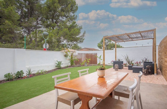 TH141 Studio Escorpi