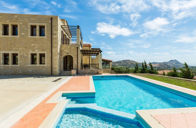 Thalia Villa Private pool, amazing sea views, walking distance to shops