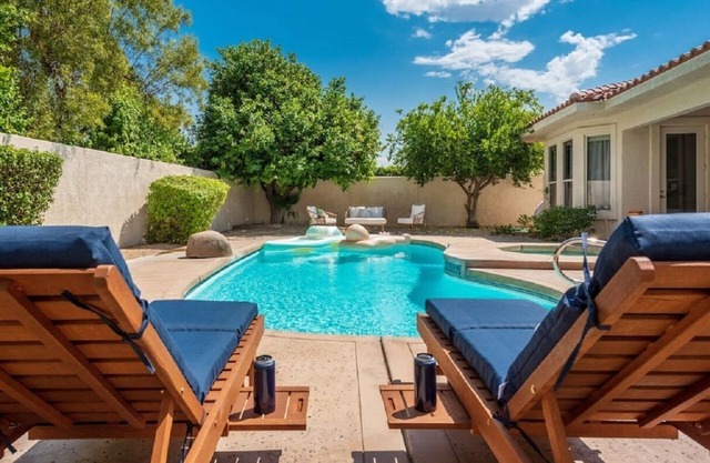 That Yellow Door-4 bedroom/2.5 bath w/Pool & Spa