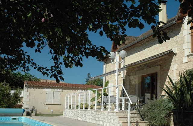 The 13th century house radiance in a closed and private park 10 minutes from Périgueux