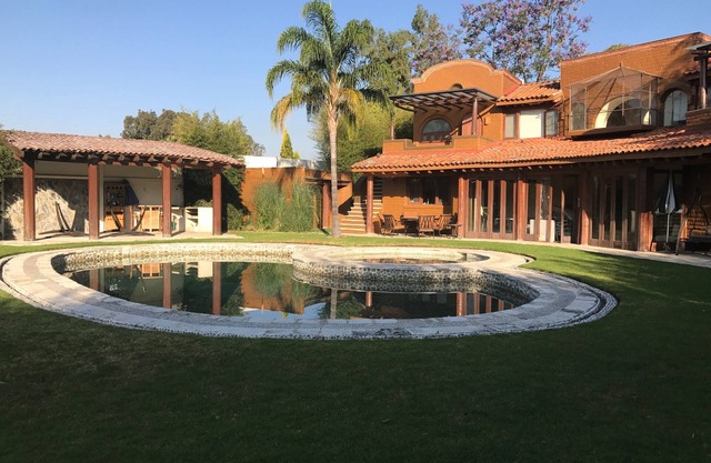 The Adobe House is close to Tepoztlan (10 km) andCuernavaca (10 km)