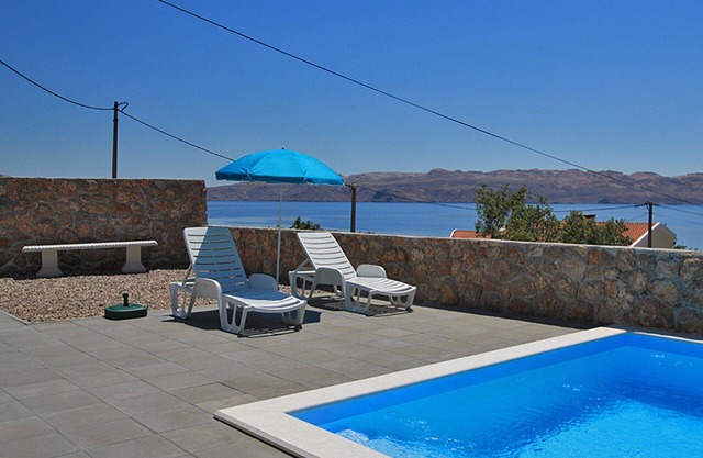 The apartment Camelia with pool apartman 2 (4+2)