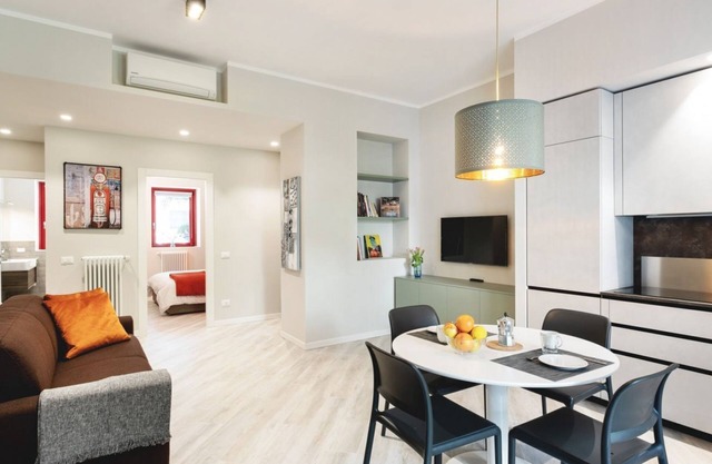 The apartment is located in a strategic point: a few steps from the Ospedale Maggiore, not far from the exit of the ring road and the motorway.The main services (restaurants, bars, supermarkets, shops) are in the immediate neighborhood.Ideal for business