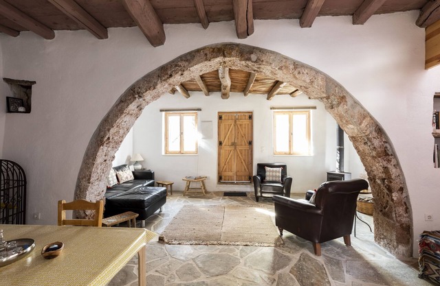 The Arch House. A Romantic Escape.