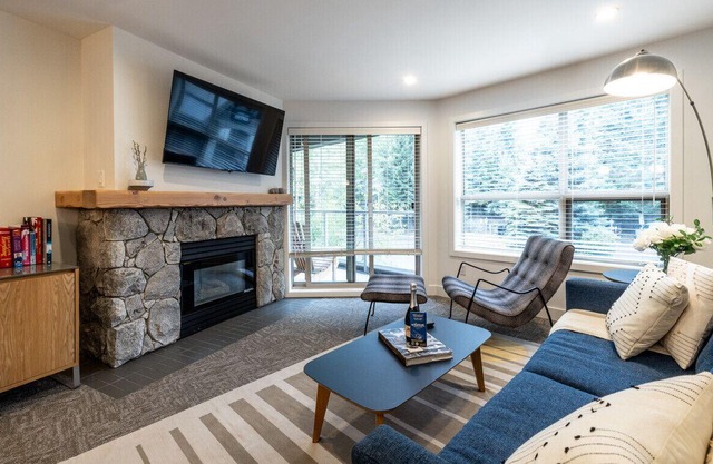 The Aspens1BR:Sleeps 4,Patio+BBQ,Hot Tub,Pool! Steps to Everything!