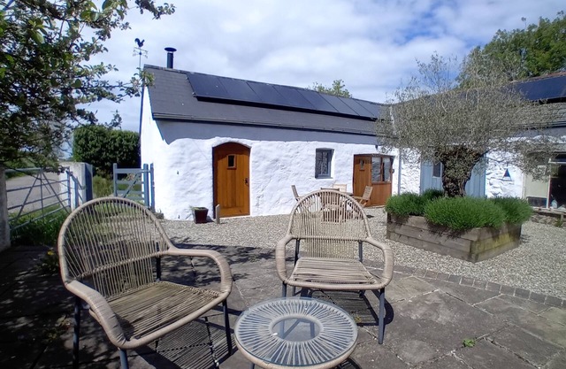 The Barn, Square Island. Peaceful and pet friendly.