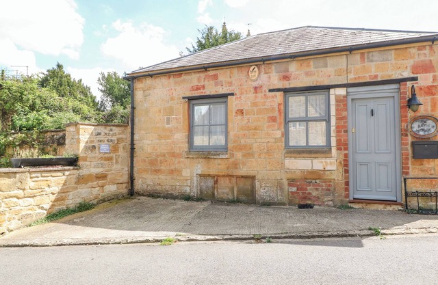 THE BATH HOUSE, pet friendly, with a garden in Blockley