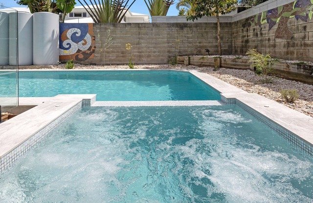 The Beachside Sanctuary -500m from Beach with Pool & Heated Spa