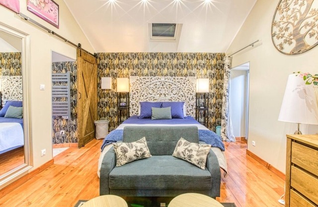 The blackbird's nest with sauna and jacuzzi.