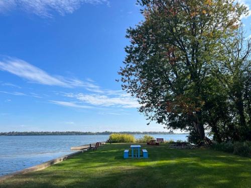 The Bloomfield: Westlake Couple's Cottage