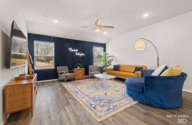 The Blue Goose - Private Hot Tub -1 Mi off I-49 - 3 Mi to U of A