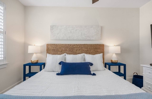 The Blue House at Carolina Beach, swim spa, ping pong, bikes & pet friendly!