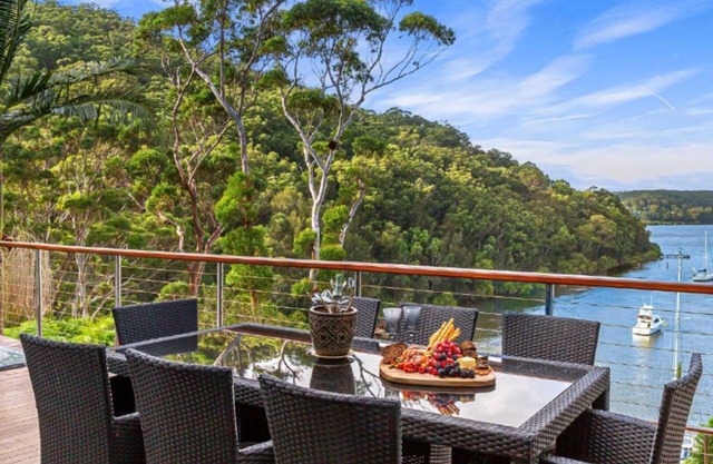 The Boatshed Daleys Point w/ spa and private jetty