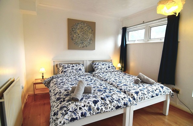 The Brum Home - Garden, BBQ. 2 double bedrooms + Big lounge/Quadruple bedroom