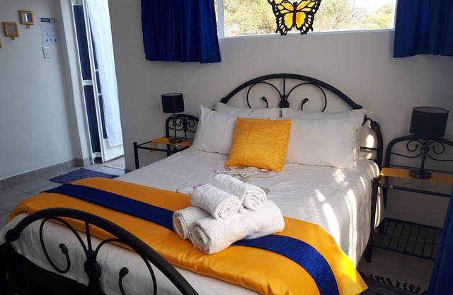 The Butterfly Room is 15 Minutes from OR Tambo Airport. Walk to all amenities