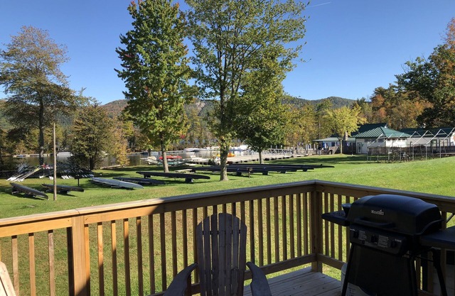 The Cabana, a Studio apt. w/private deck on Lake Dunmore w/beach. Generator.