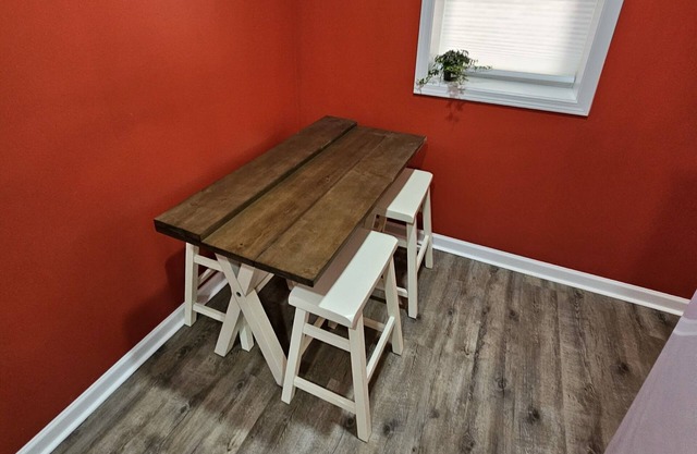 The Caboose - Cozy space, steps from downtown