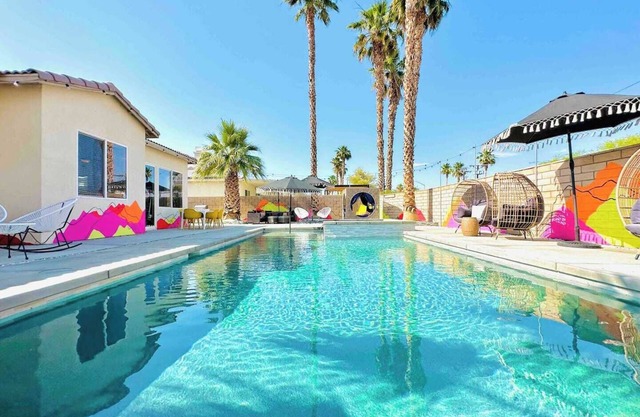 The California Dreamhouse, by Desert Vibes. Saltwater Pool + Hot Tub!