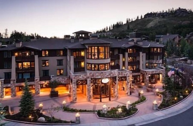 The Chateaux | Lux Resort | Spa | Concierge | Ski