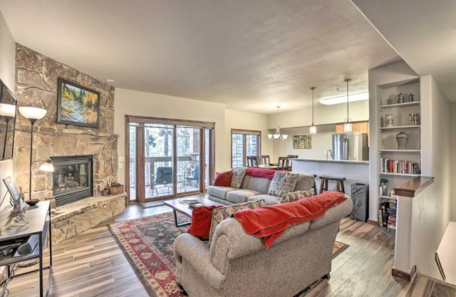 The Chelsea Condo with Hot Tub and Pool Access!