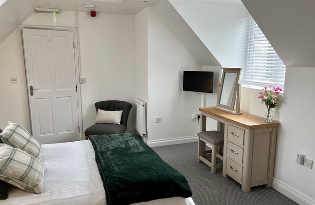 The Coach House - with hot tub