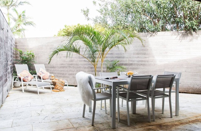 The Coconut Palm TWO - beach, cafes and pet friendly
