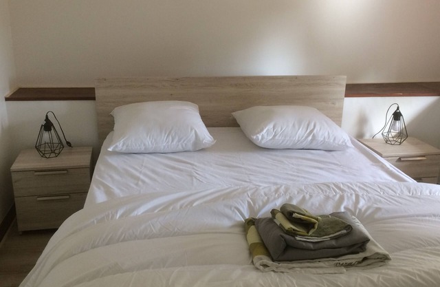 The cottage Alouettes with pool in a quiet area of ​160h in Périgord