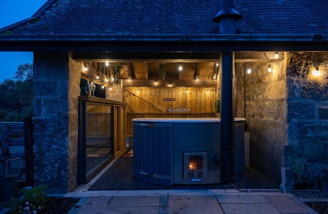 The Cottage at Barraston Farm - a cottage that sleeps 10 guests in 4 bedrooms