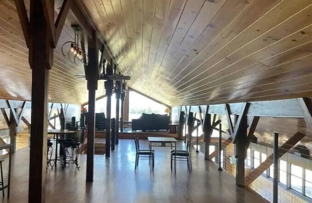 The Cottage At Liberty Mill. Pets allowed