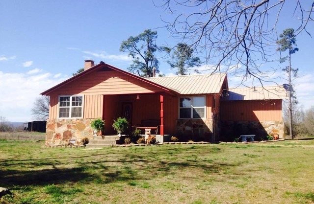 The Cottage is on 450 acres w/hot tub, Private 4wheeler trails