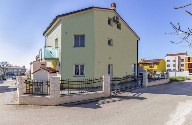 The cottage is suitable for up to 10 people.