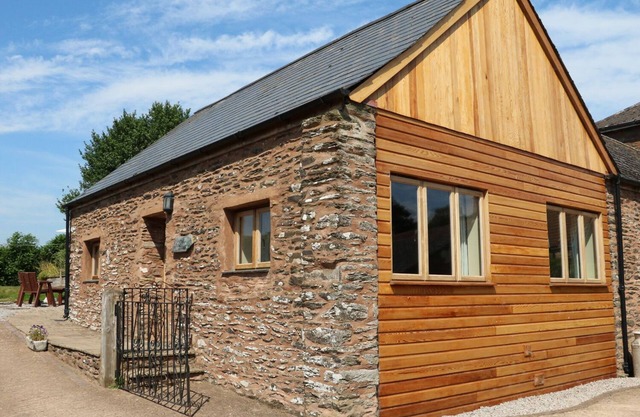 THE COTTAGE, pet friendly, with open fire in Washford