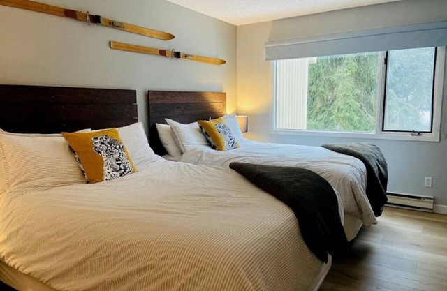 The Cozy Cork | Toby Chair | Sauna | Resort Access