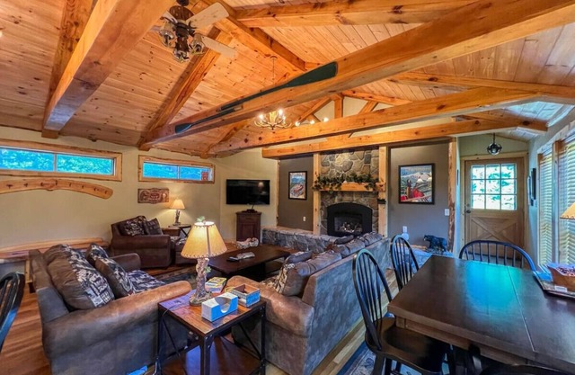 The Cranmore Mountain Cabin | Walk to North Conway