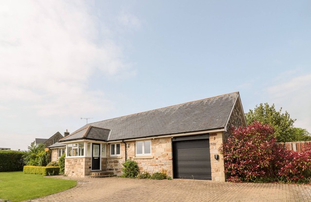 THE CROFT, family friendly, with hot tub in Alnwick