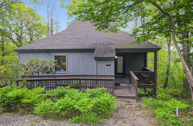 The Distinguished Squirrel Chalet walking distance