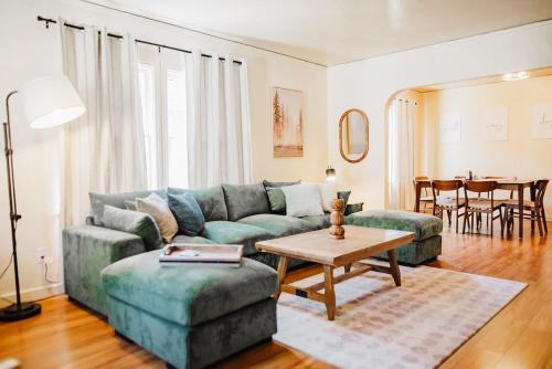 The Downtown Haus Walking Distance to DT KFalls