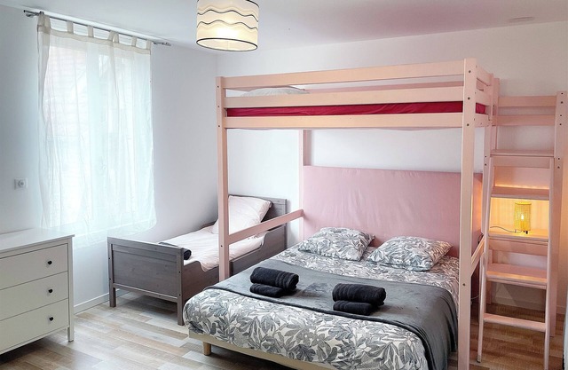 The Family House, spacious with outdoor area, children's play area, wifi and parking.