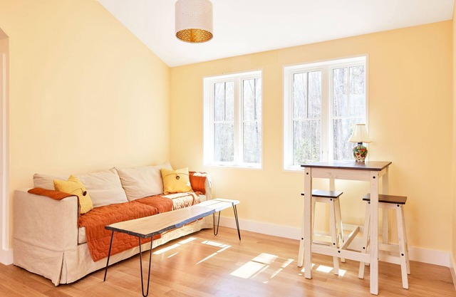 The Farm Loft, on an organic farm - 10 min from beaches!