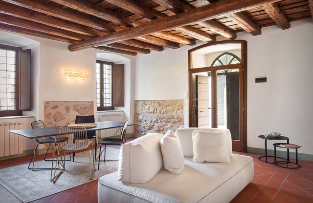The First of the Castle, prestigious one-bedroom apartment with lake view, swimming pool