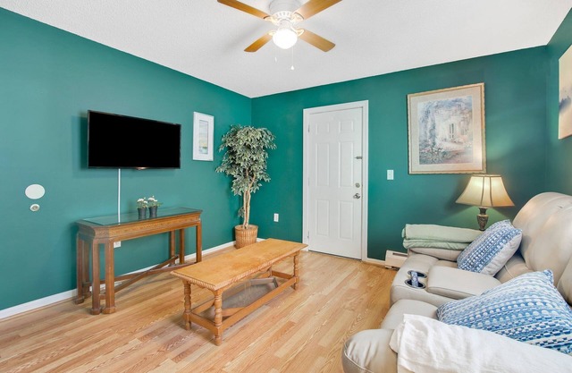 The Gem! nCozy 1-bedroom with AC and WiFi in charming Hartford with office space