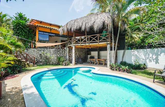 THE GLASS HOUSE! beautifully decorated beach home in Atami!