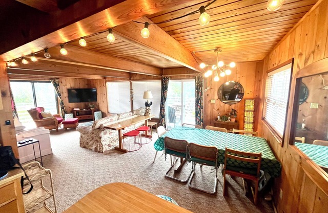 The Grand Ole Osprey - Corolla Oceanside - The Original Classic Beach House!