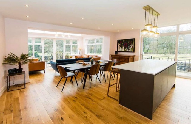 The Grande Suite at Nydsley Hall - 2 Bedroom Apartment with Hot Tub