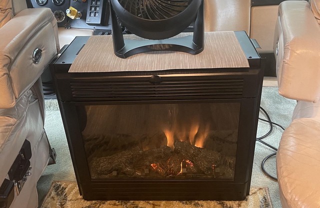 The Great Escape - Shirley & Bunkhouse - with secluded Private Hot Tub - accommodates up to 6 guests